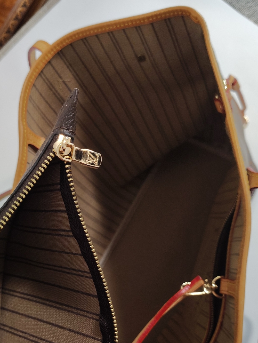 DUPE: NOT Authentic LV Neverfull Tote w/ Wallet                      M - Picture 11 of 13